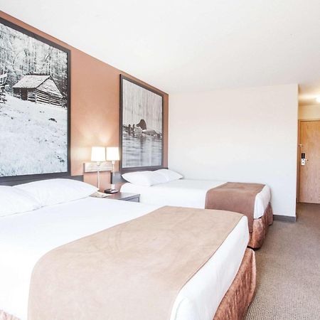Super 8 By Wyndham Meadow Lake Εξωτερικό φωτογραφία