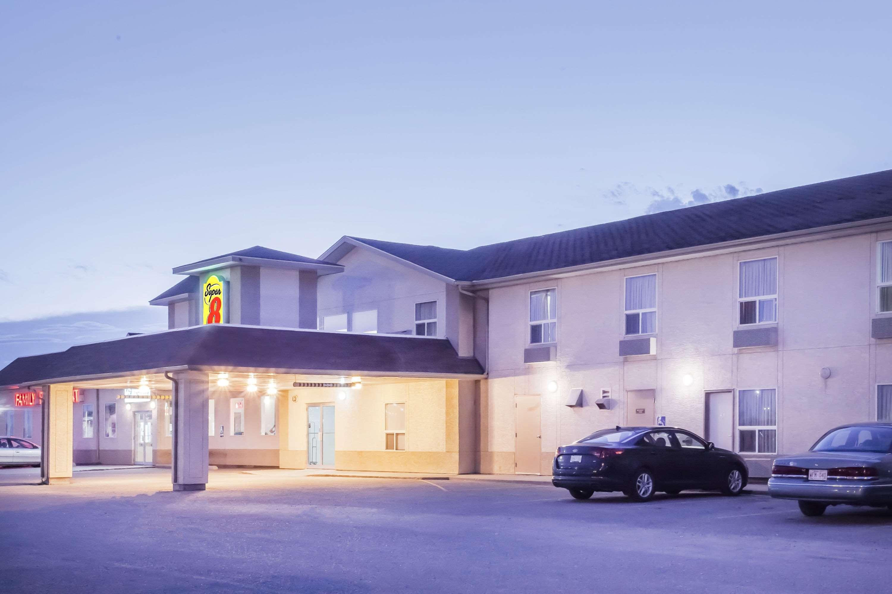 Super 8 By Wyndham Meadow Lake Εξωτερικό φωτογραφία