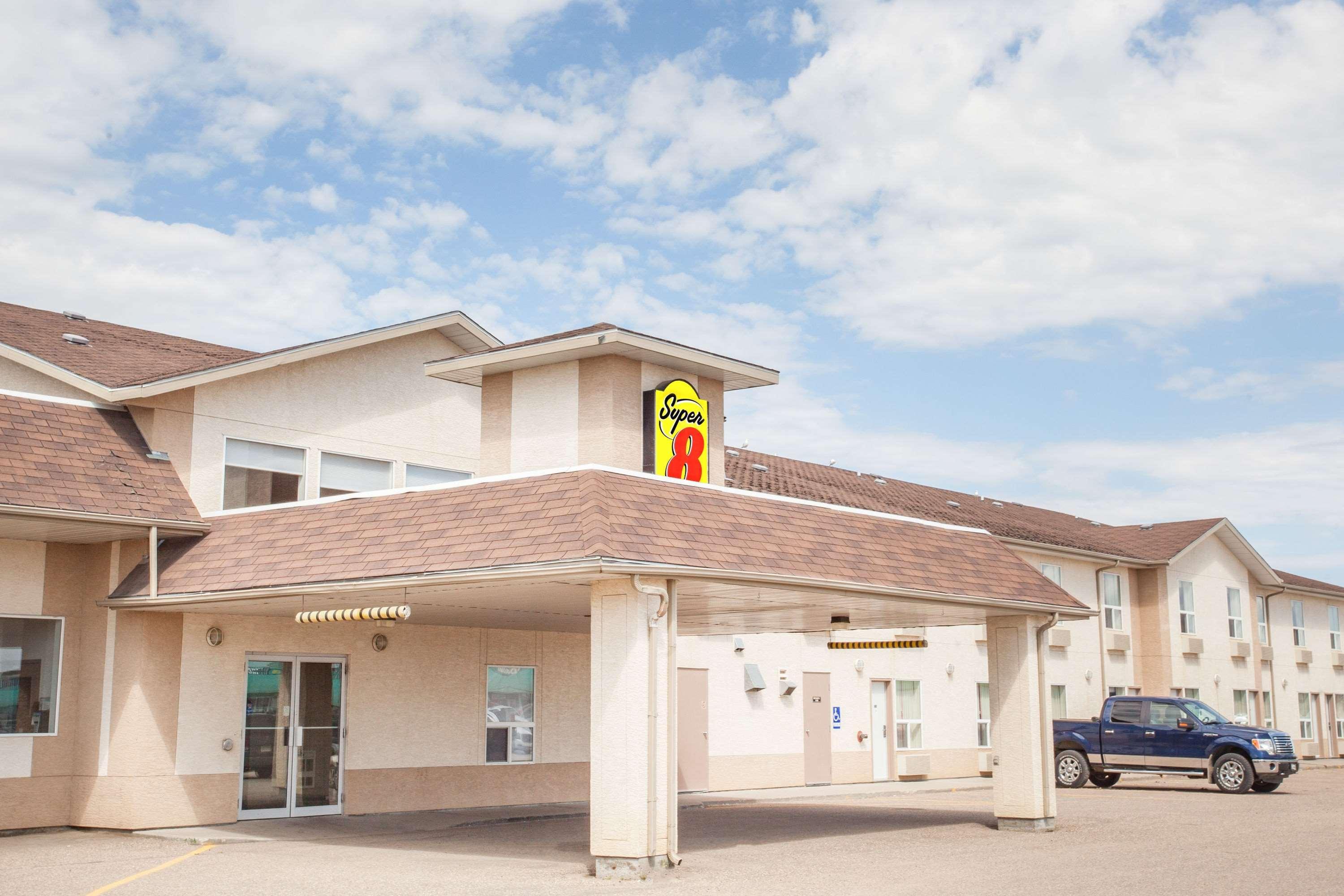 Super 8 By Wyndham Meadow Lake Εξωτερικό φωτογραφία