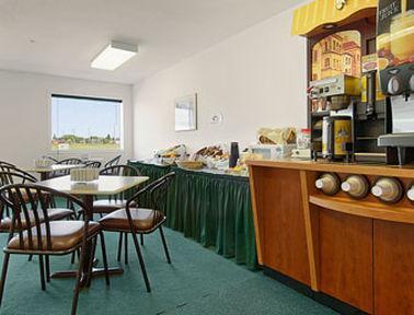 Super 8 By Wyndham Meadow Lake Εστιατόριο φωτογραφία